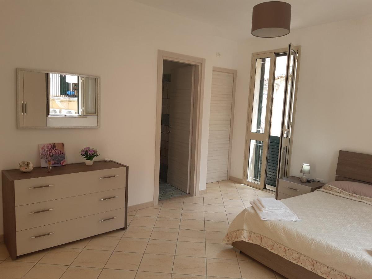 Alla Villa Noto Luaran gambar